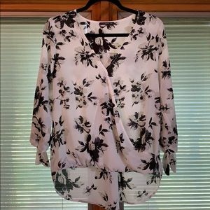 Gorgeous StitchFix Black/White Blouse.